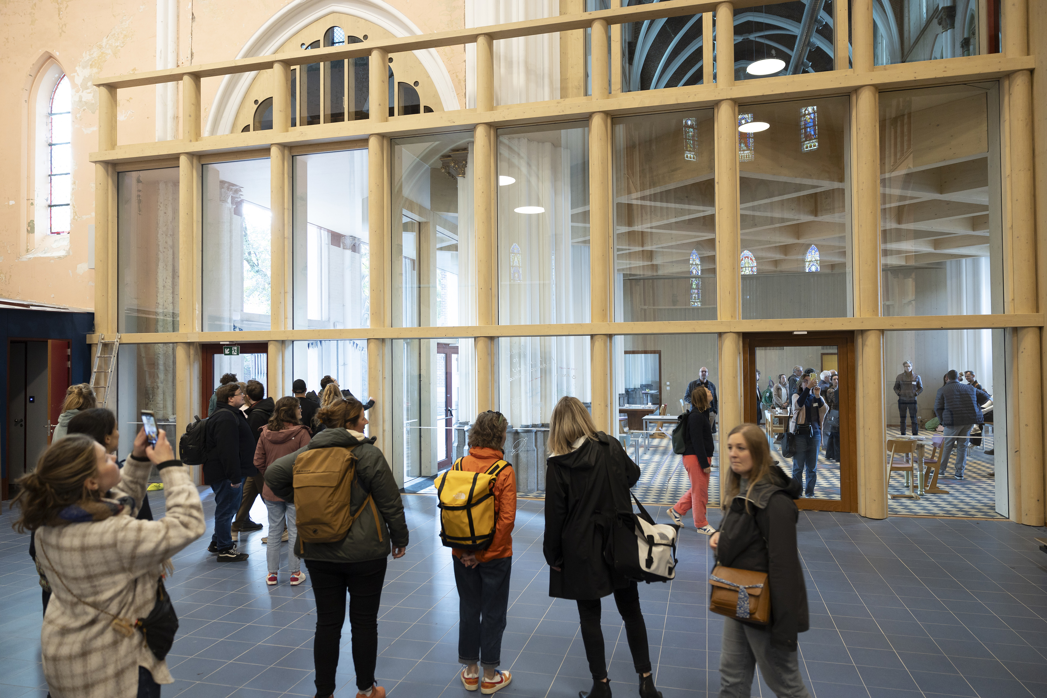 Hartetroef, Heilig Hartkerk - ontmoetingsplek voor de buurt