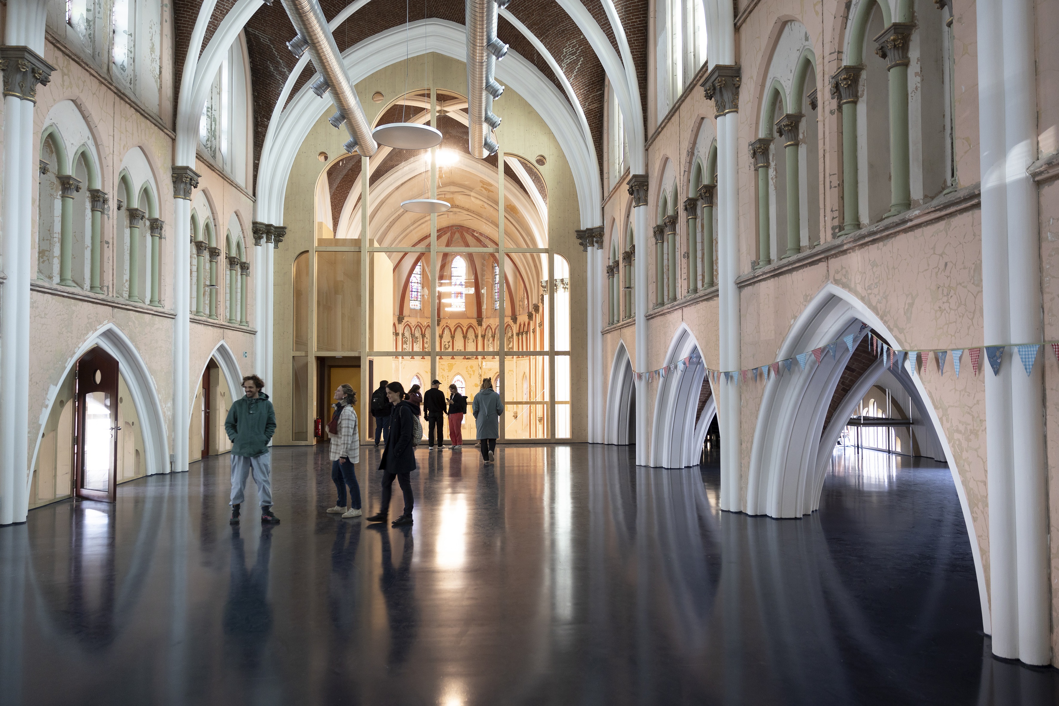Hartetroef, Heilig Hartkerk - ontmoetingsplek voor de buurt