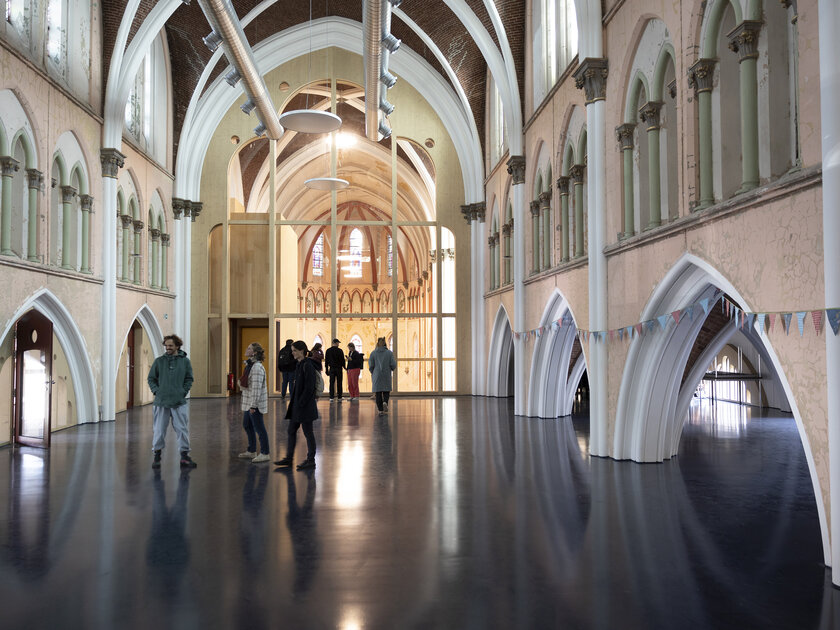 Hartetroef, Heilig Hartkerk - ontmoetingsplek voor de buurt